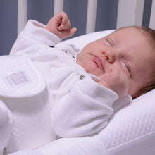 Load image into Gallery viewer, Red Castle Cocoonababy Nest - White (6)
